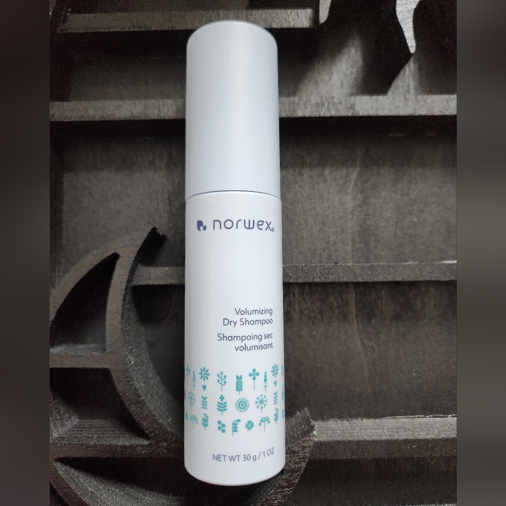 Norwex Volumizing Dry Shampoo - White and Blue